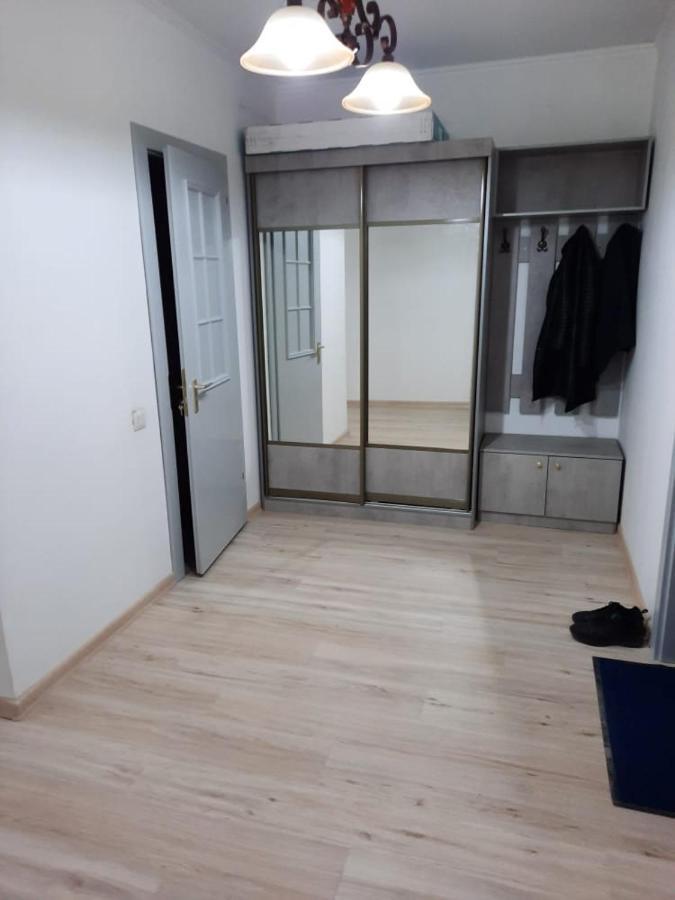 Diplomat - 2 Apartment บิชเคก ภายนอก รูปภาพ