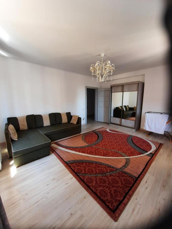 Diplomat - 2 Apartment บิชเคก ภายนอก รูปภาพ