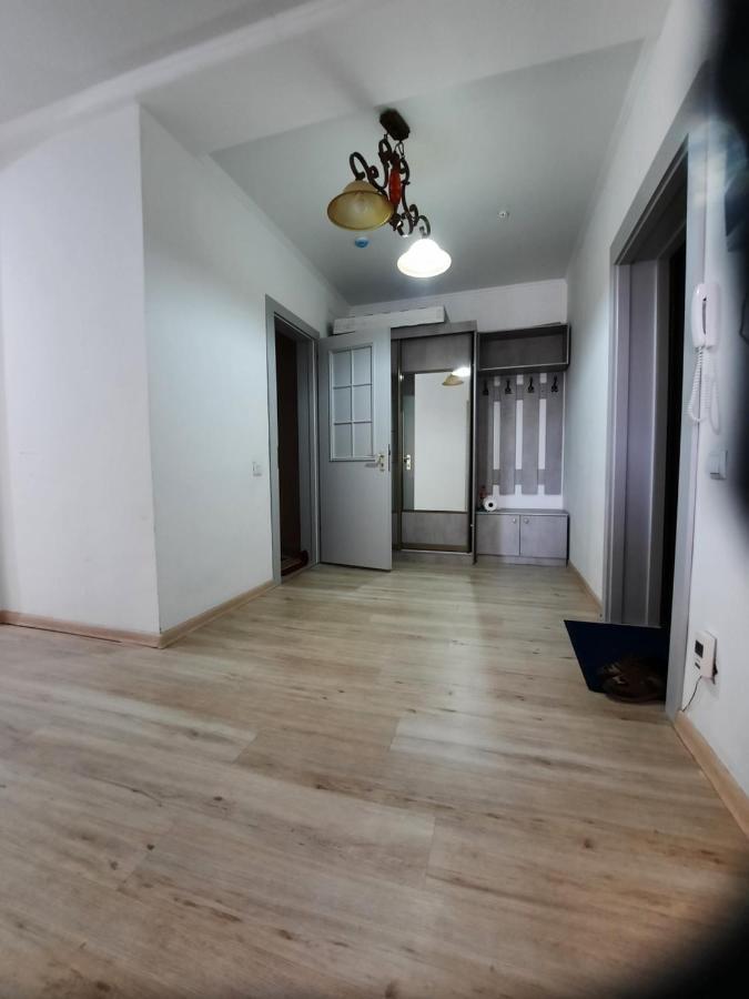 Diplomat - 2 Apartment บิชเคก ภายนอก รูปภาพ