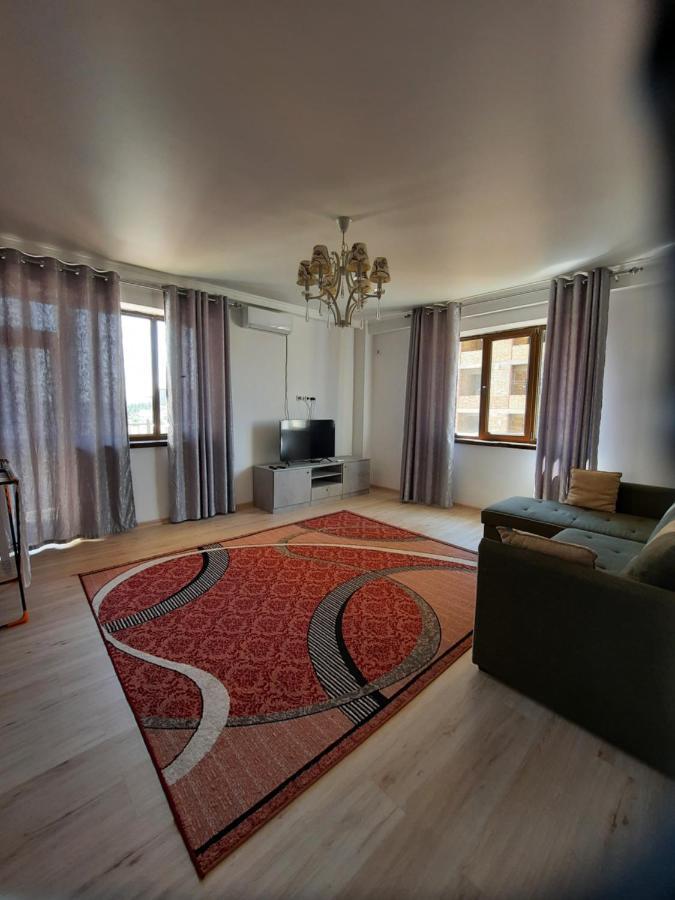 Diplomat - 2 Apartment บิชเคก ภายนอก รูปภาพ