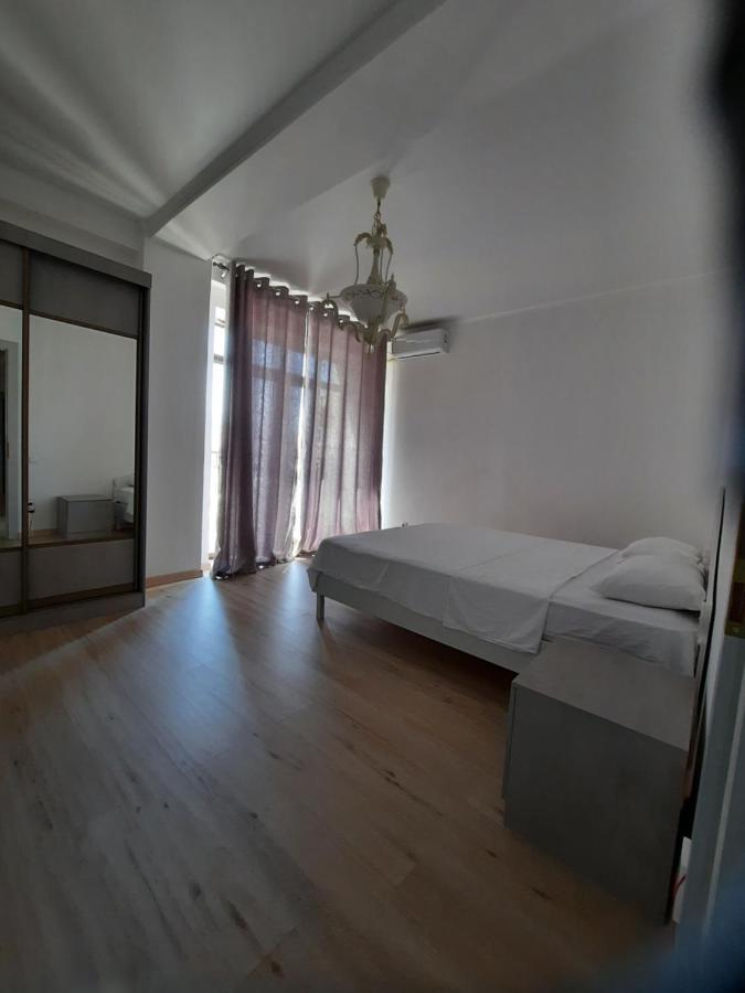 Diplomat - 2 Apartment บิชเคก ภายนอก รูปภาพ